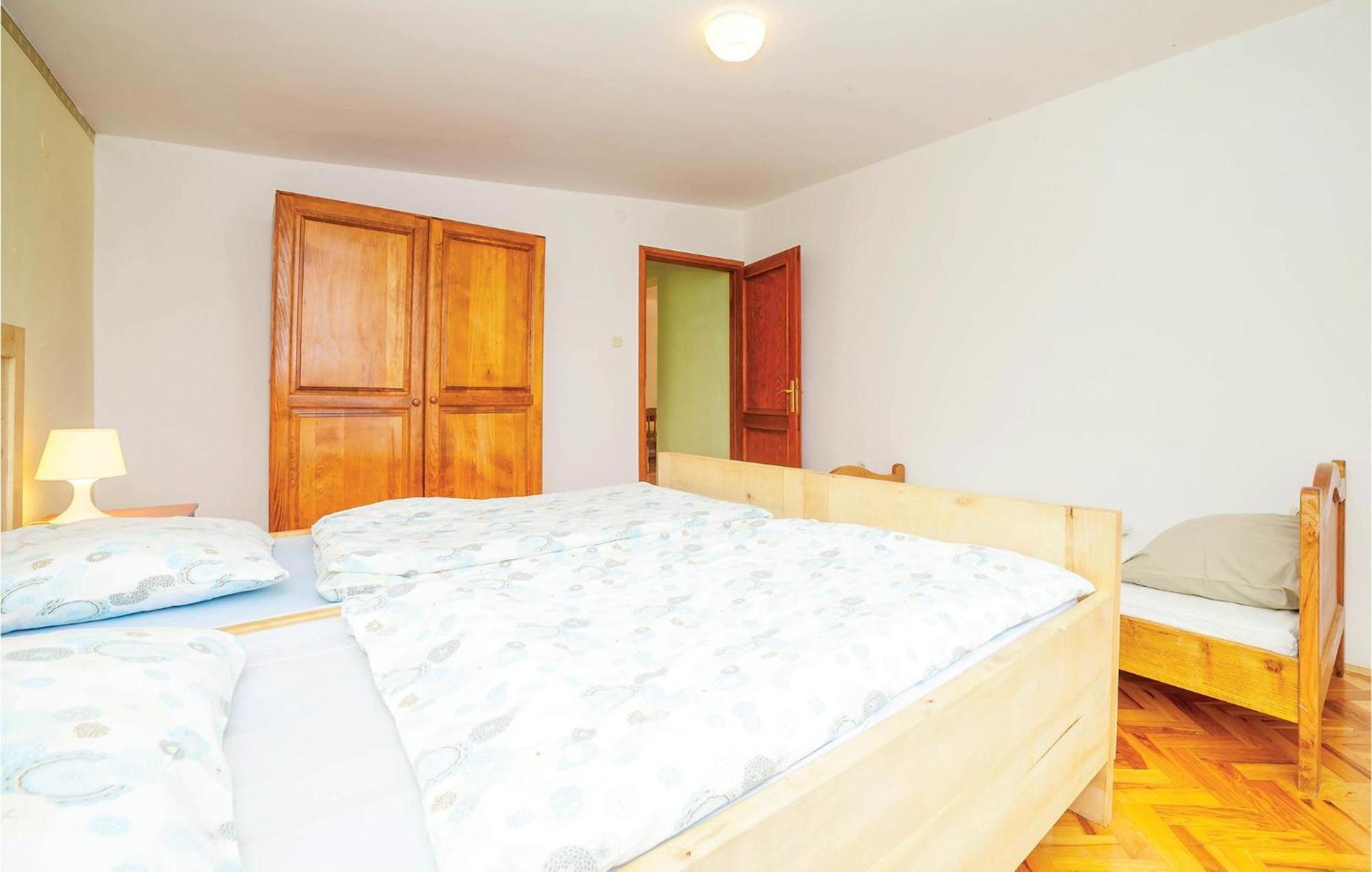 7 Bedroom Pet Friendly Home In Crni Kal Crni Kal  Kültér fotó